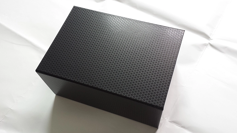 collapsible rigid box with spot uv pattern