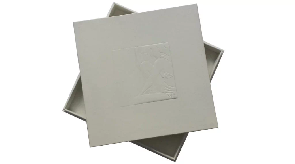 3D embossing effect on the white rigid paper box